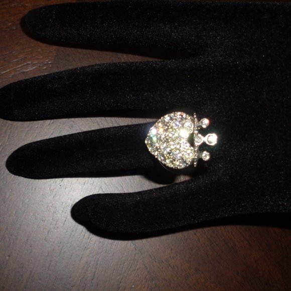 Heart and crown ring- costume jewelry - Picture 12 of 12